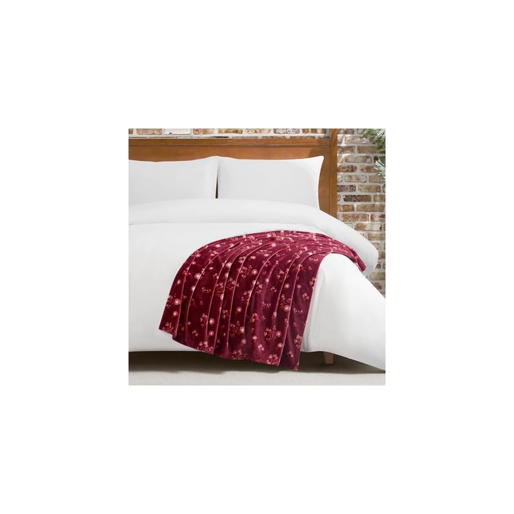 Wildflower Green Floral 50"x70" Cozy Plush Blanket - Premium Microfiber Throw for Luxurious Comfort and Style