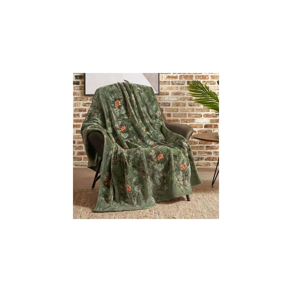 Wildflower Green Floral 50"x70" Cozy Plush Blanket - Premium Microfiber Throw for Luxurious Comfort and Style