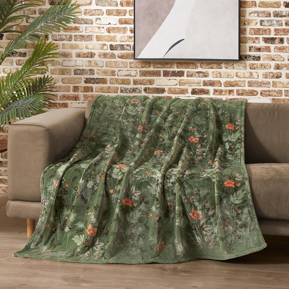 Wildflower Green Floral 50"x70" Cozy Plush Blanket - Premium Microfiber Throw for Luxurious Comfort and Style